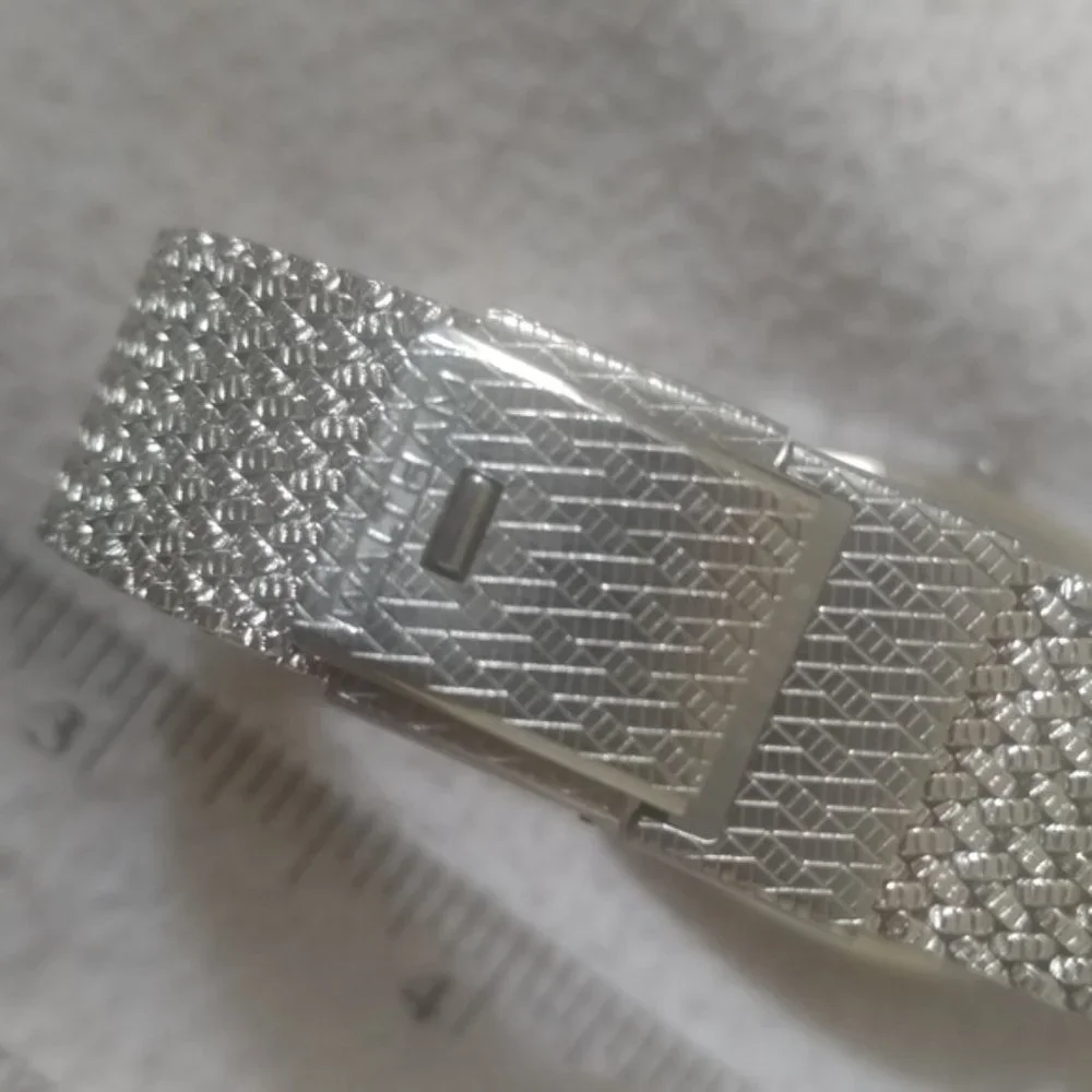 Vintage Waltham silver quartz watch time piece - Picture 5 of 9